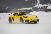 Virtual Roads: 718 Cayman GT4 RS auf dem GP Ice Track in Zell am See (Österreich), 2022, Porsche AG