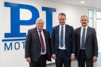 Freuen sich auf eine erfolgreiche Zusammenarbeit in der PI Ceramic Geschäftsführung: Dr. Karl Spanner, Dr. Patrick Pertsch und Dr. Peter Schittenhelm (v. l. n. r.) (Bild: PI)
