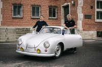 Timo Bernhard und Fritz Enzinger bilden den Auftakt für die neue Serie "Porsche Moments".