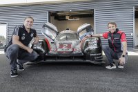 Teamplay: Porsche Markenbotschafter Timo Bernhard und U 21-Nationaltrainer Stefan Kuntz tauschen ihre Erfahrungen aus