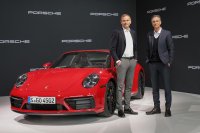 Zufrieden und optimistisch: Oliver Blume und Lutz Meschke von Porsche.