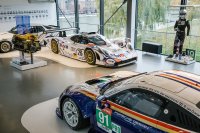 Le Mans-Doppelsieger 1998 und rollendes Forschungslabor - der Porsche 911 GT1 ’98 auf Stippvisite in Wolfsburg.