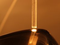 Infrarot-Strahler aus Quarzglas können dem Verlauf von Kanten oder Graten exakt nachgeformt werden, der Punktlichtstrahler richtet Wärme sogar auf den Punkt.  Copyright Heraeus Noblelight 2018