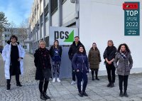 PCS Systemtechnik aus München gehört laut Focus-Business zu den Top Arbeitgebern des Mittelstandes 2022. Auf dem Bild versammelt sind einige der neu eingestellten Mitarbeiterinnen und Mitarbeiter.