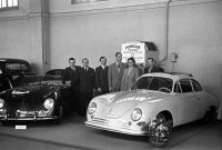 Erstaufschlag in Genf: 1949 präsentiert sich Porsche erstmals auf dem Automobilsalon mit einem 356 Coupé und einem 356 Cabrio aus der Produktion in Gmünd.