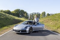 Porsche Markenbotschafter Jörg Bergmeister testet die Porsche Track Precision App am Bilster Berg.