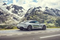 Bei „Join the Porsche Ride“ steuert ein Taycan zahlreiche Destinationen auf fünf Kontinenten an. 25.08.2022