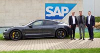Christian Klein, Co-CEO, SAP SE, Lutz Meschke, stv. Vorstandsvorsitzender und Vorstand Finanzen und IT, Porsche AG, Dr. Daniel Holz, Geschäftsführer der SAP Deutschland SE & Co. KG